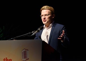 <p>Ronan Farrow receives rave reviews at back-to-back events </p>