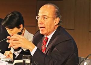 <p><strong>President Felipe Calderón receives rave reviews for his live events</strong></p>