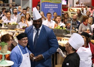 <p>Shaq keeps the tweets of praise rolling in at every event</p>