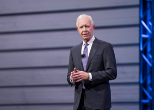 <p><strong><span>Ambassador</span> Sully Sullenberger reminds senior leadership teams that their courage can be contagious, empowering teams to accomplish more than ever before</strong></p>