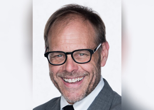 <p>Alton Brown engages audiences with live virtual cooking demos for a memorable interactive event</p>