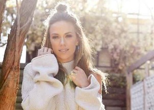 <p>Jana Kramer inspires audiences by sharing how to use vision and innovation to find success in business</p>