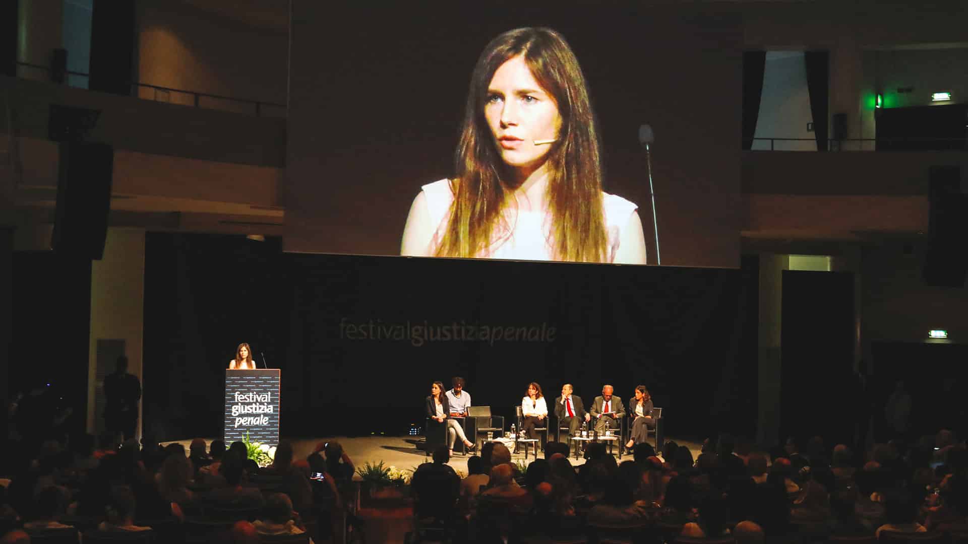 Amanda  Knox photo 2