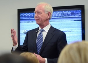 <p><strong>Ambassador Sullenberger reunites with NYPD first responders to “The Miracle on the Hudson” 15 years later</strong></p>