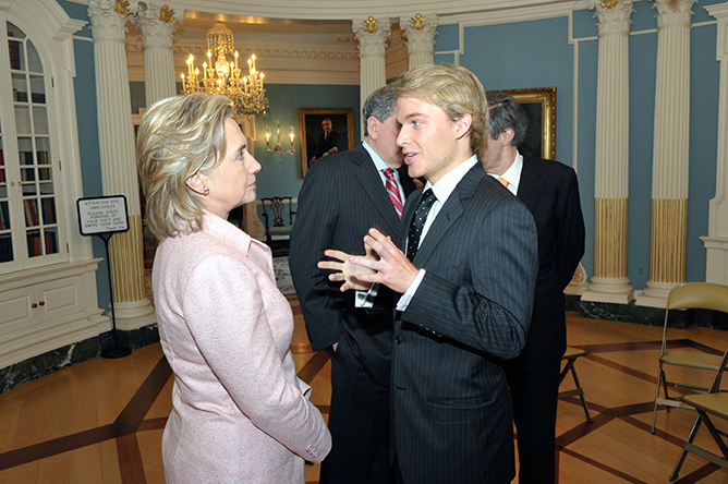 Ronan Farrow photo 2