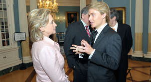 Ronan Farrow photo 2