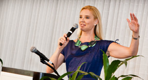Laurie Dhue photo 2 Laurie Dhue photo 2