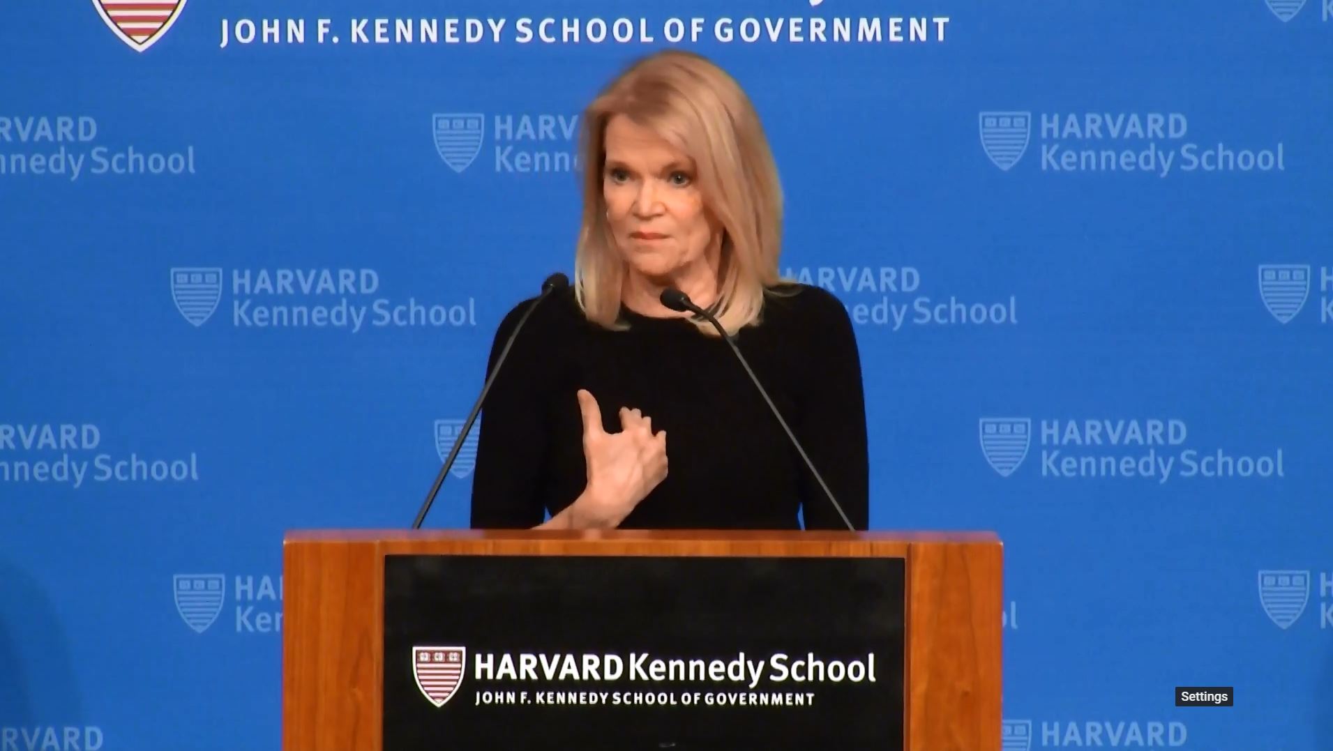 Martha Raddatz photo 3