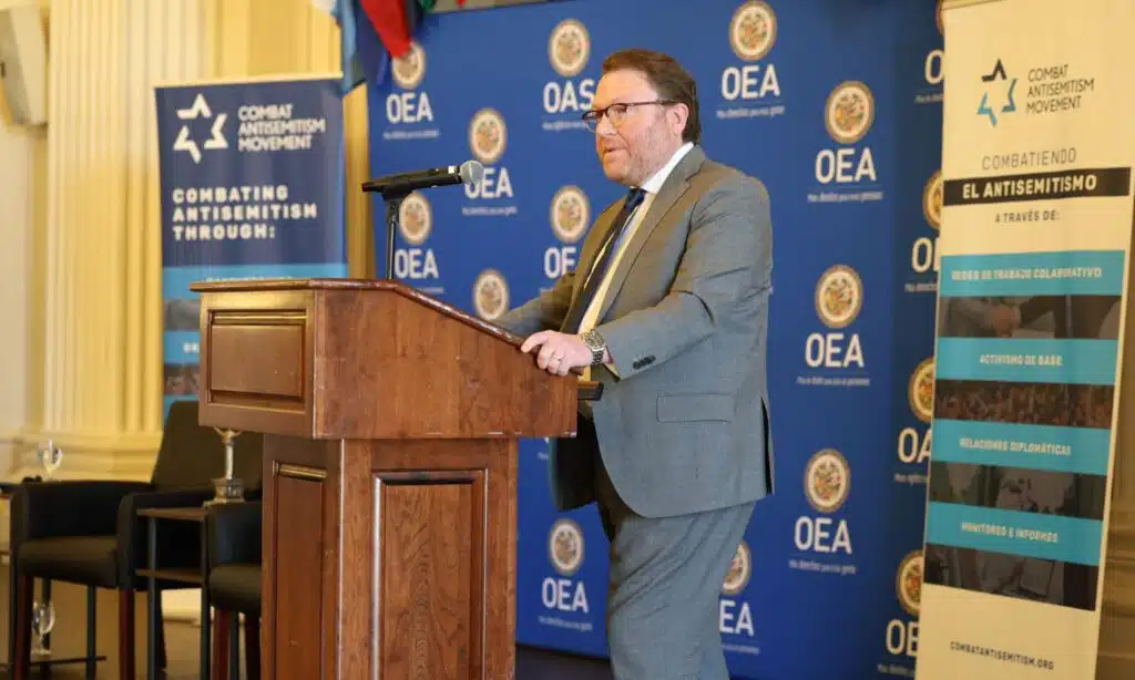 Aaron  Keyak  photo 3