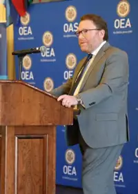 Aaron  Keyak  photo 3