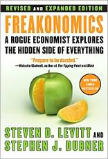 Freakonomics [Revised and Expanded]: A Rogue Economist Explores the Hidden Side of Everything