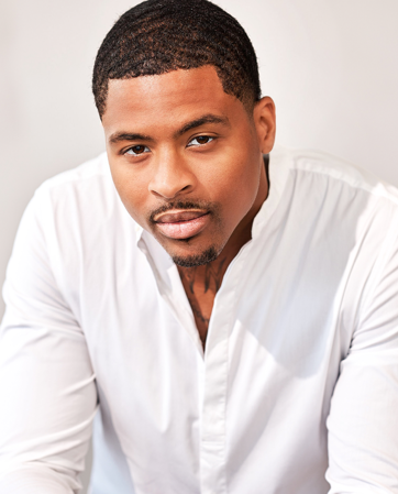 Chris Young headshot